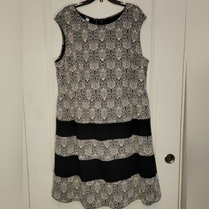 Suite 7 Size 22W Black and White Dress